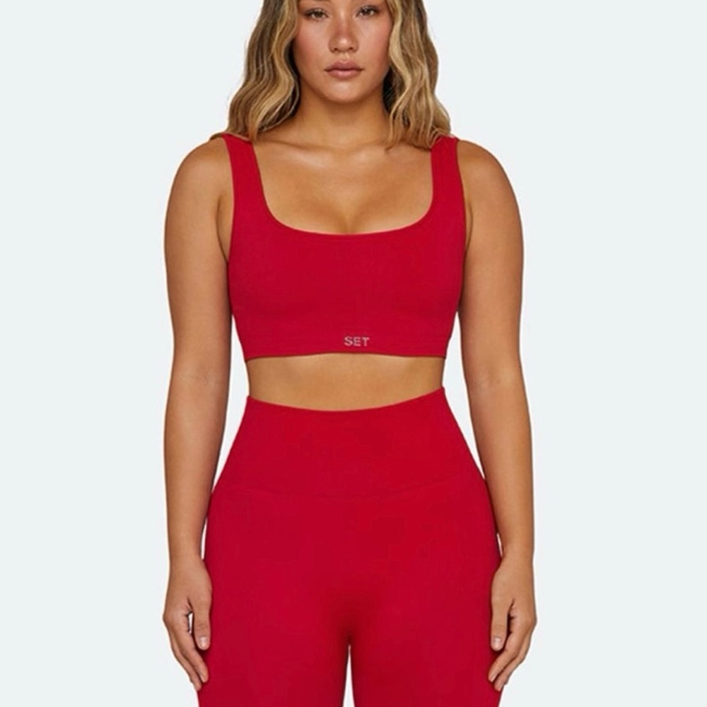 SOLD! SET Active SCULPTFLEX Box Cut Bra
